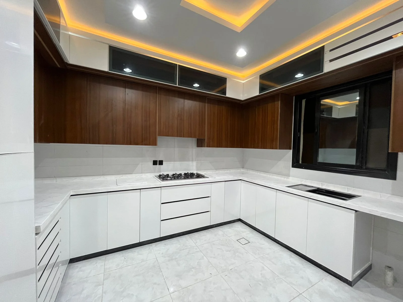 مطابخ خشبية كلاسيكية ومودرن بلمسة فريدة